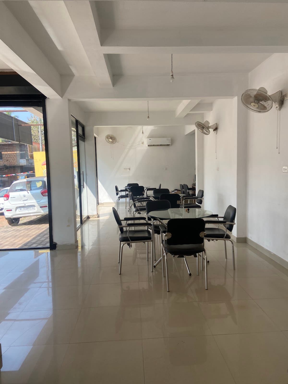 Photo of place ChIJbZRIiiMvpDsRSUE2oUNN5GE